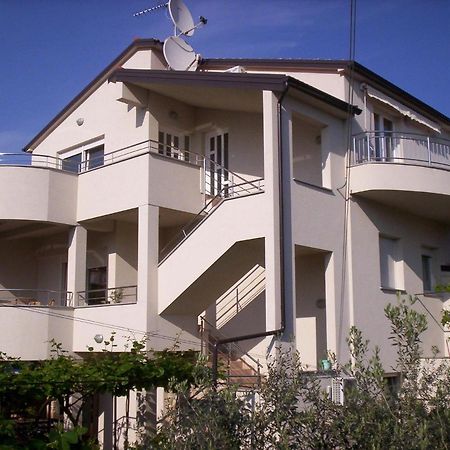 Apartment For Two 200M From The Beach Pula Bagian luar foto
