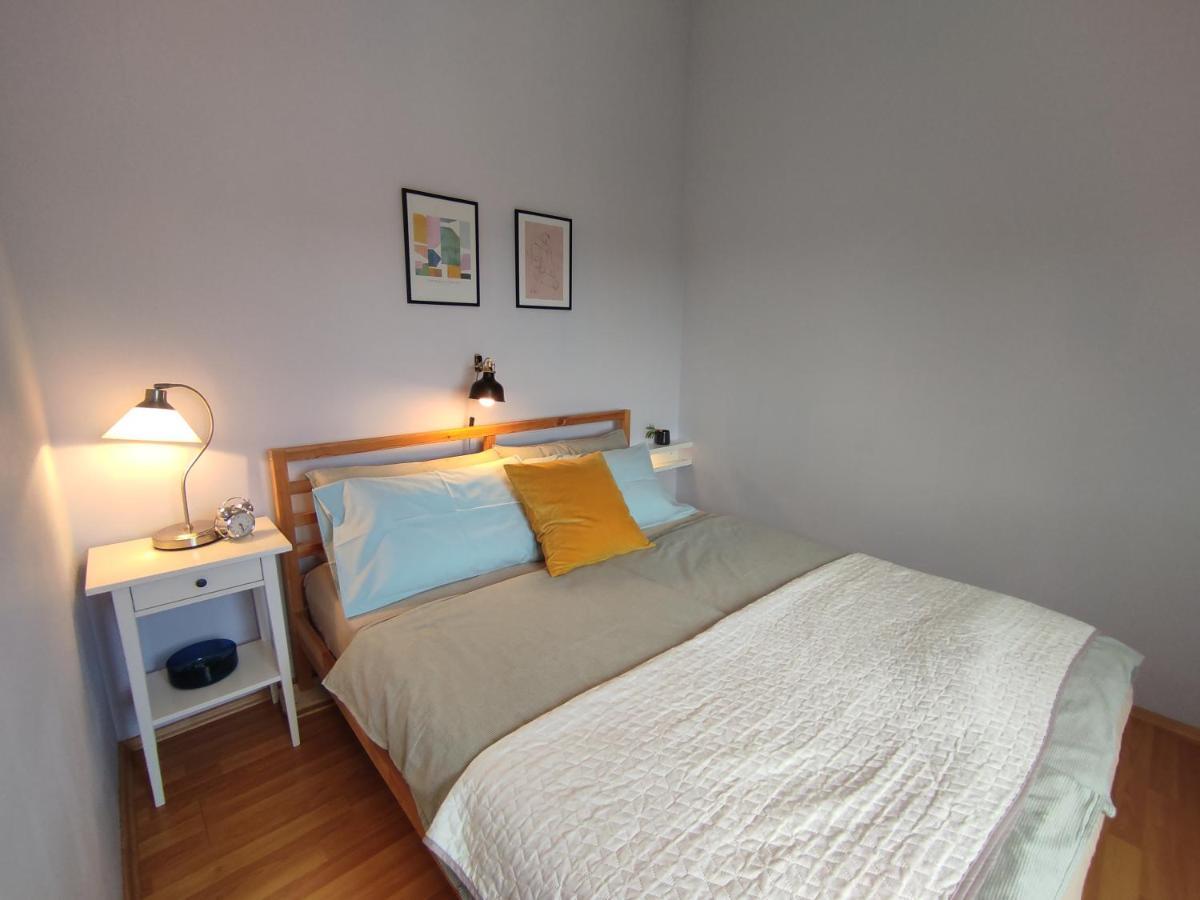Apartment For Two 200M From The Beach Pula Bagian luar foto