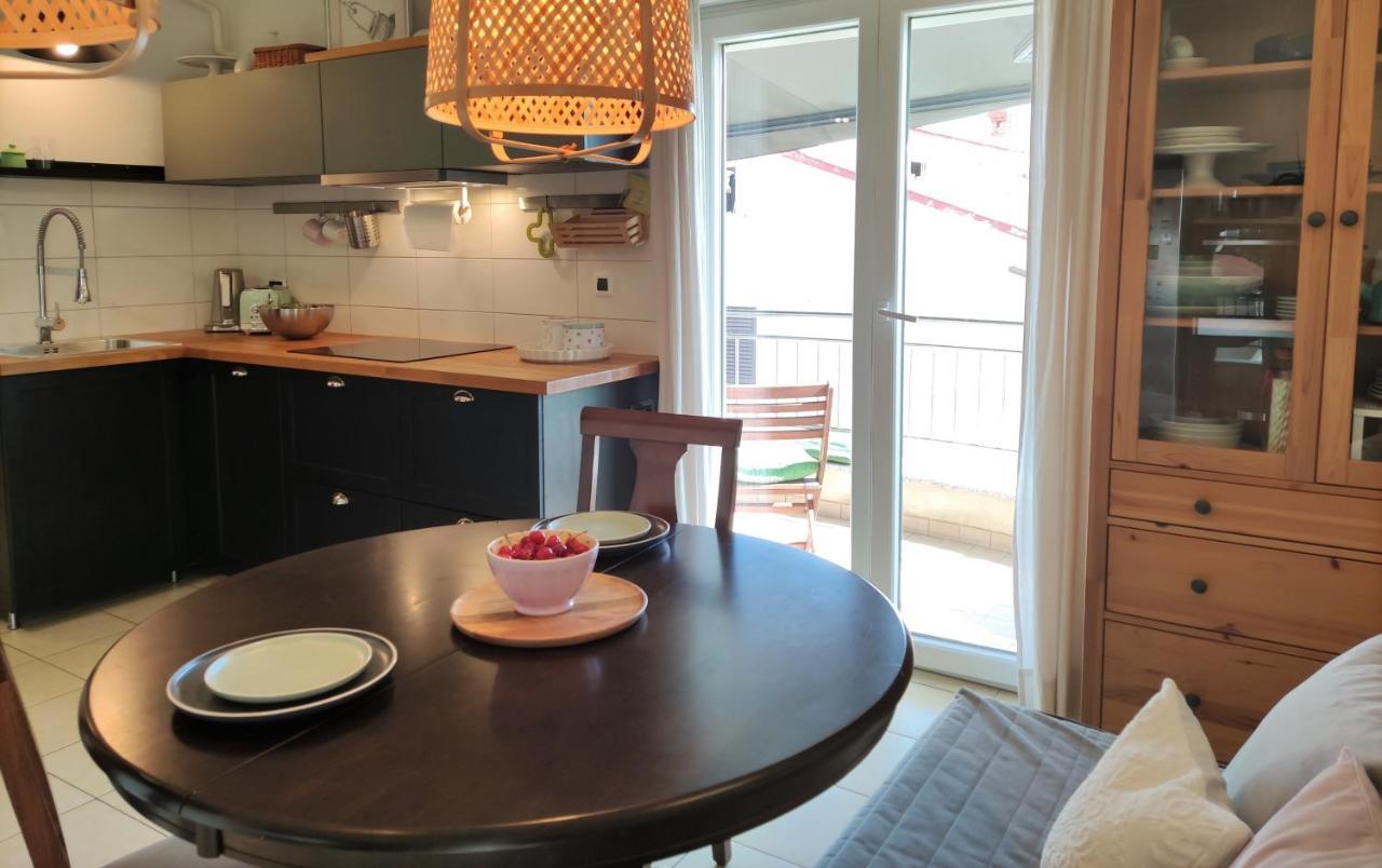 Apartment For Two 200M From The Beach Pula Bagian luar foto