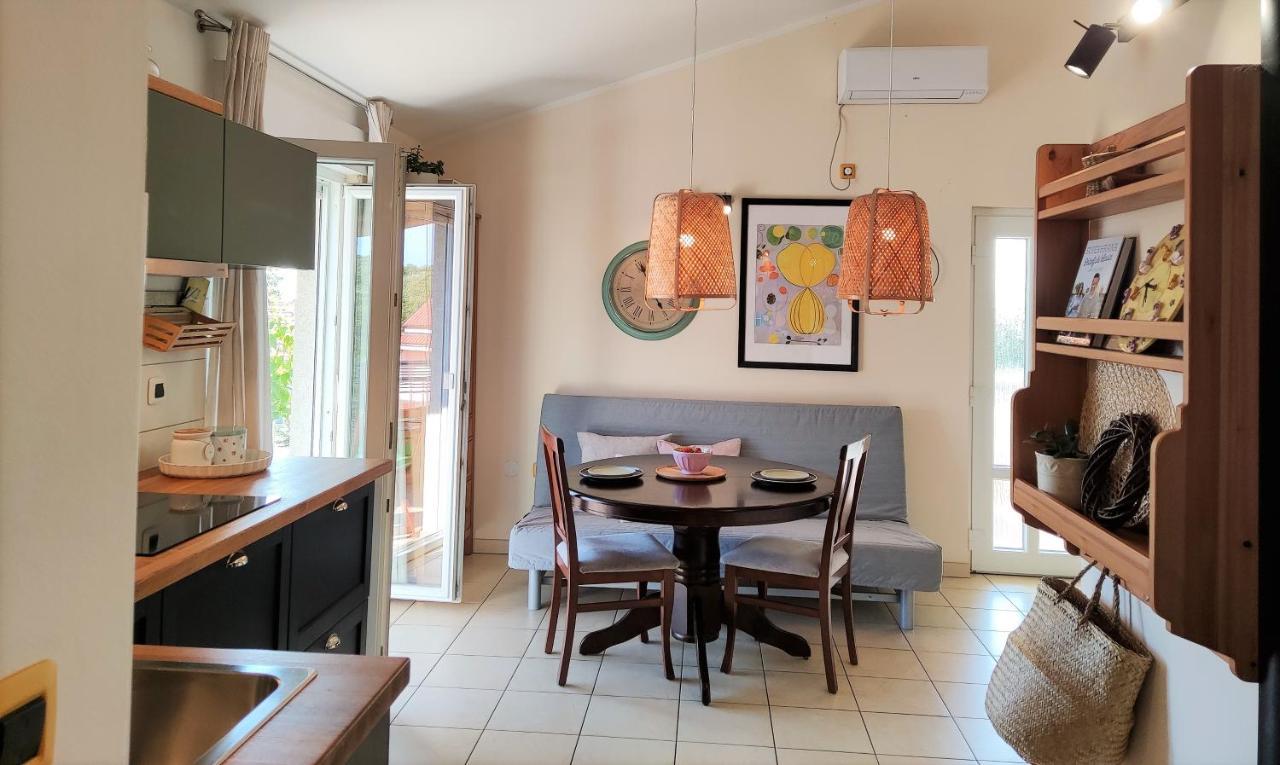 Apartment For Two 200M From The Beach Pula Bagian luar foto