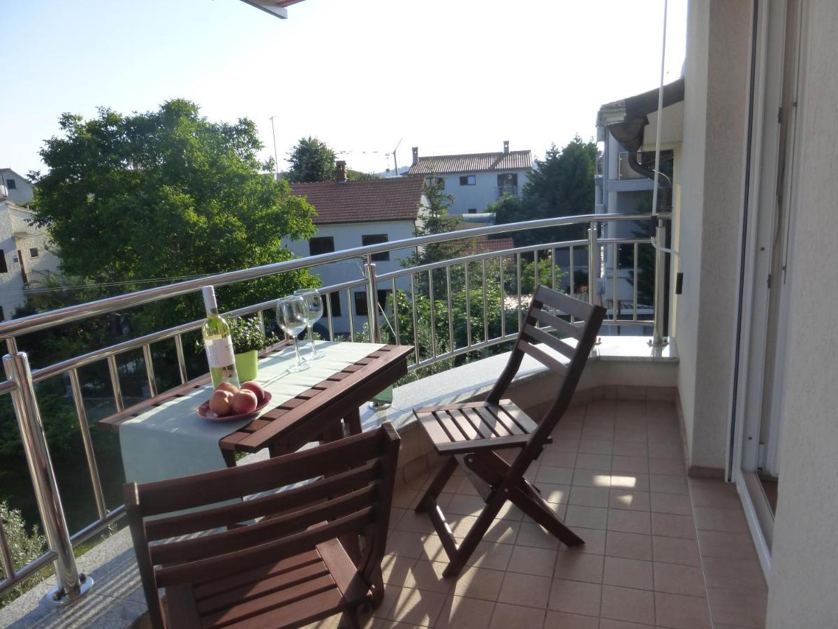 Apartment For Two 200M From The Beach Pula Bagian luar foto