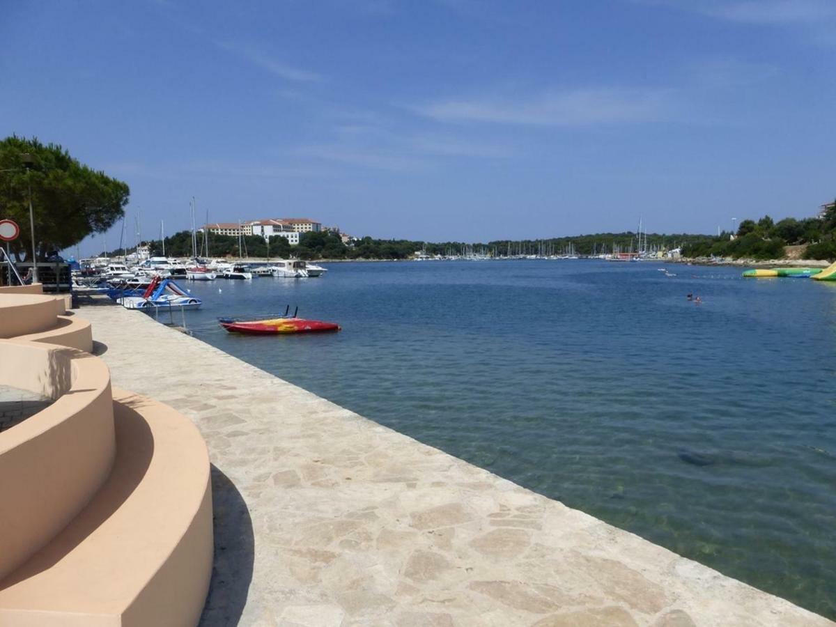 Apartment For Two 200M From The Beach Pula Bagian luar foto